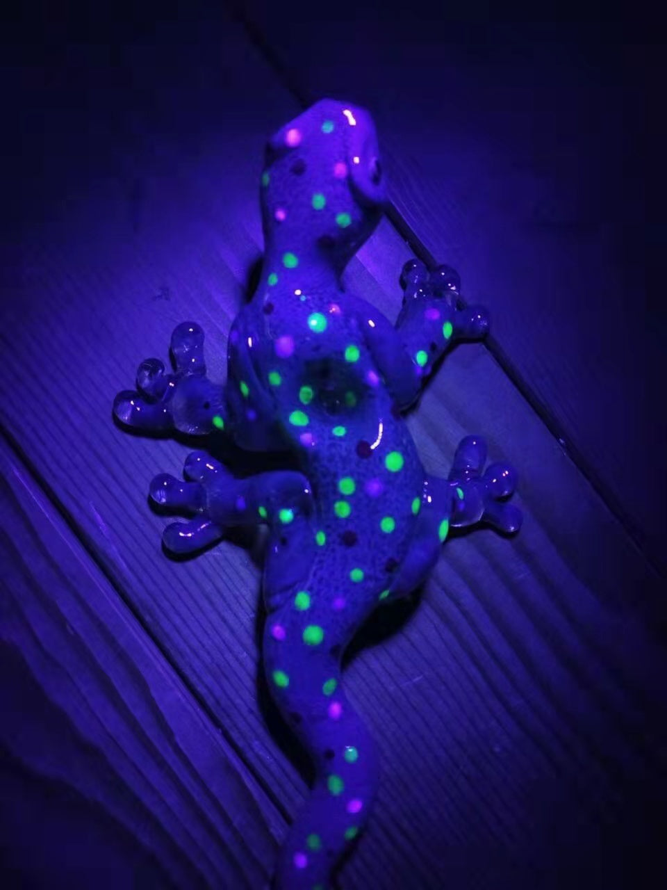 glow in dark pipe glass pipe glow in dark lizard